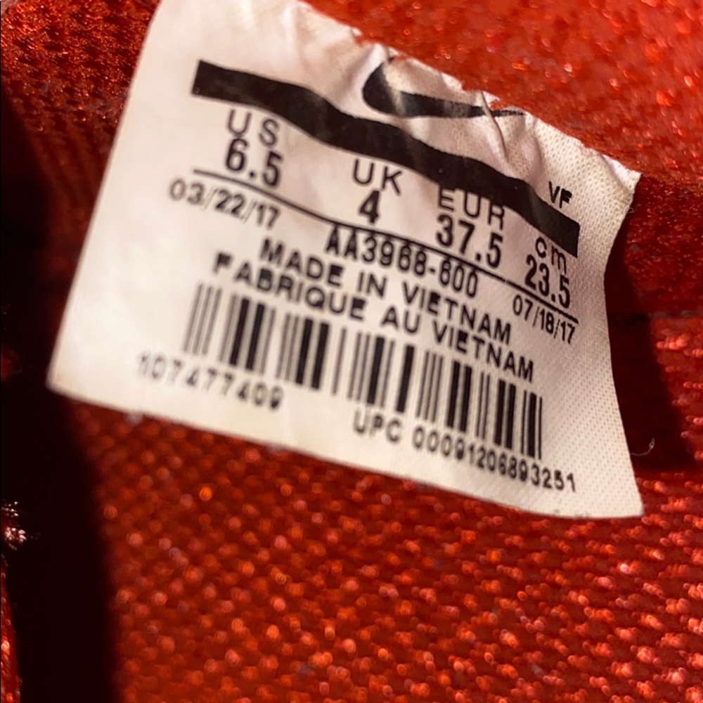Nike’s - Picture 4 of 5
